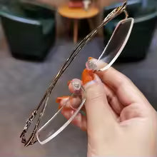 Elegant Metal Frame Glasses – Refined Everyday Style