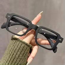 Classic Black Square Sunglasses – Timeless Style